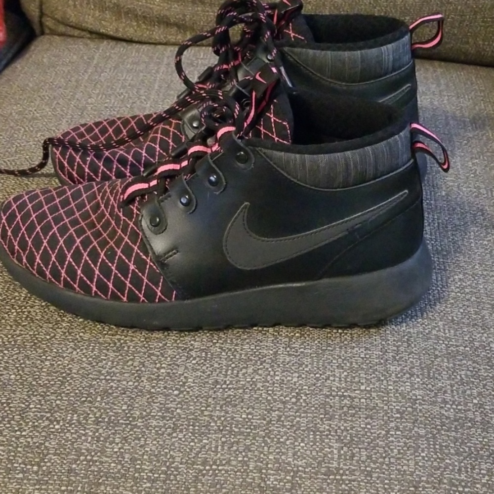 Shoes - Picture 2 of 3